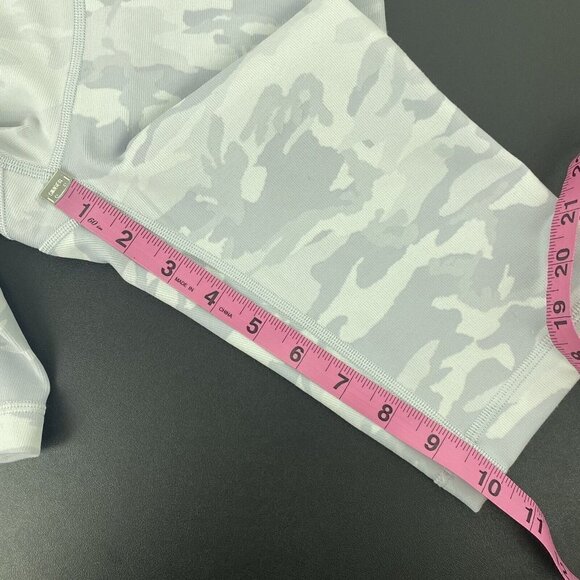 Lululemon Womens Wunder Under Shorts Size 2 Ribbed White Camo 10" Inseam - Picture 5 of 10